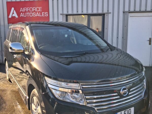 Nissan ELGRAND Highway Star MPV